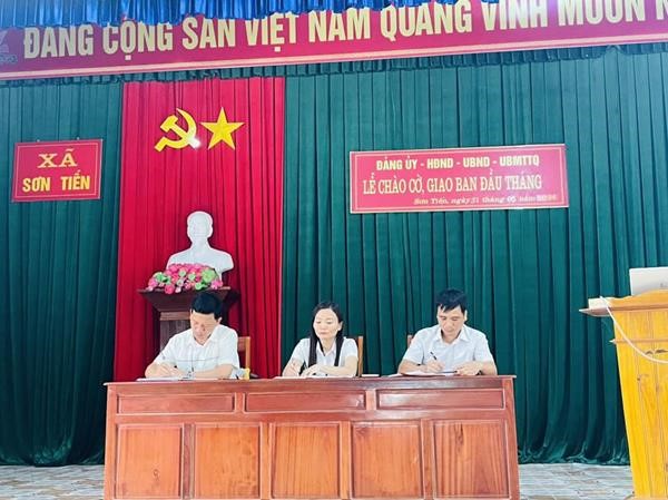 Xã Sơn Tiến tổ chức lễ chào cờ, giao ban đầu tháng 6 năm 2024